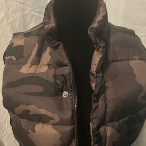 Old Navy Kids Camo Puffer Vest in Brown and Black